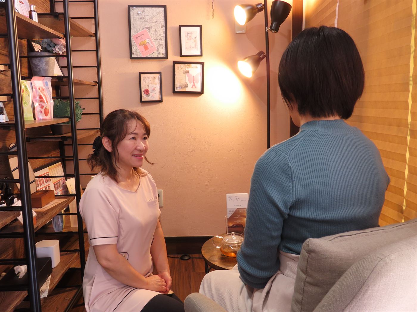 お客様と向き合い、じっくりお話を伺うカウンセリングの様子